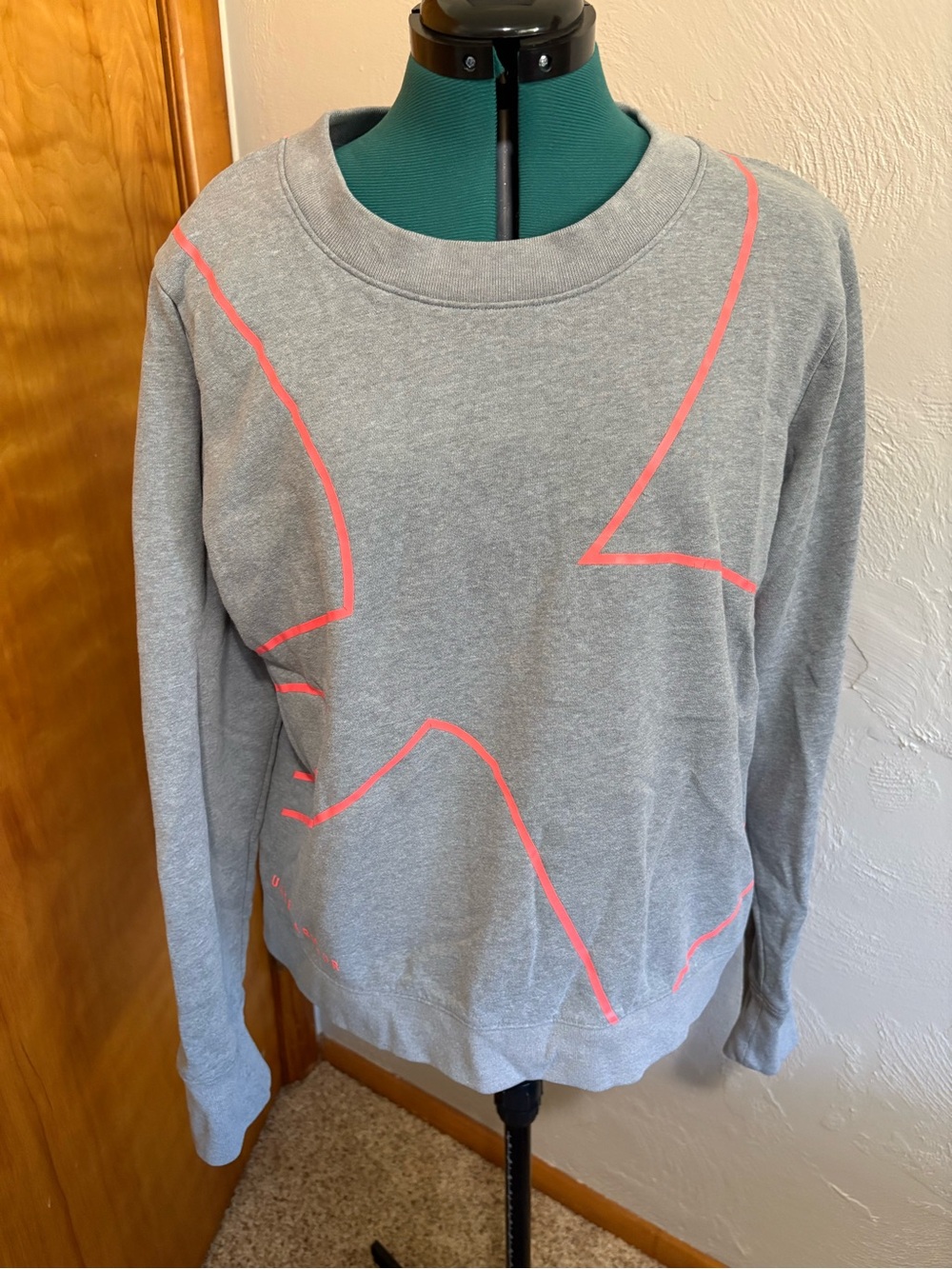 Under Armour Gray Crewneck Sweatshirt with Neon Pink Starline